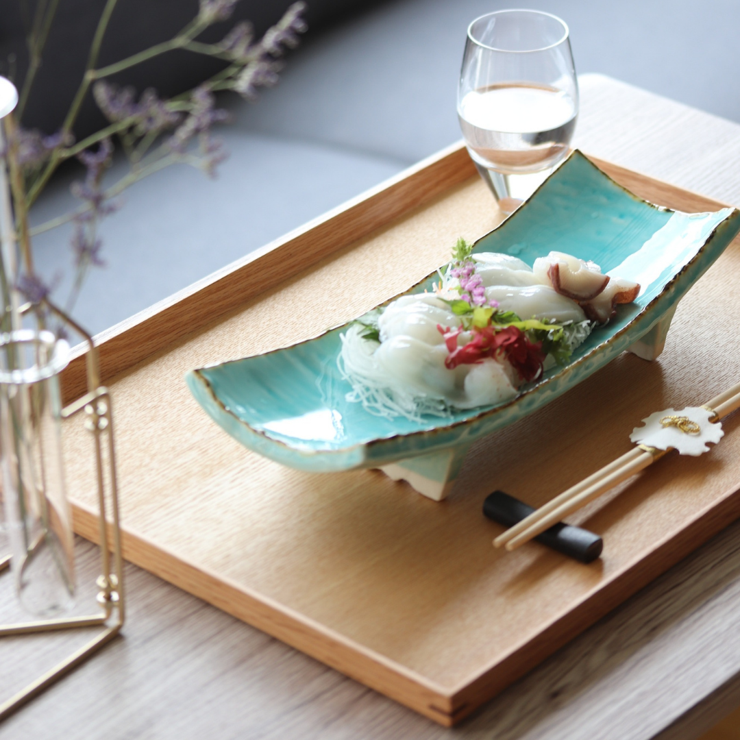 美濃焼彫り大長皿マリンブルー淵サビ