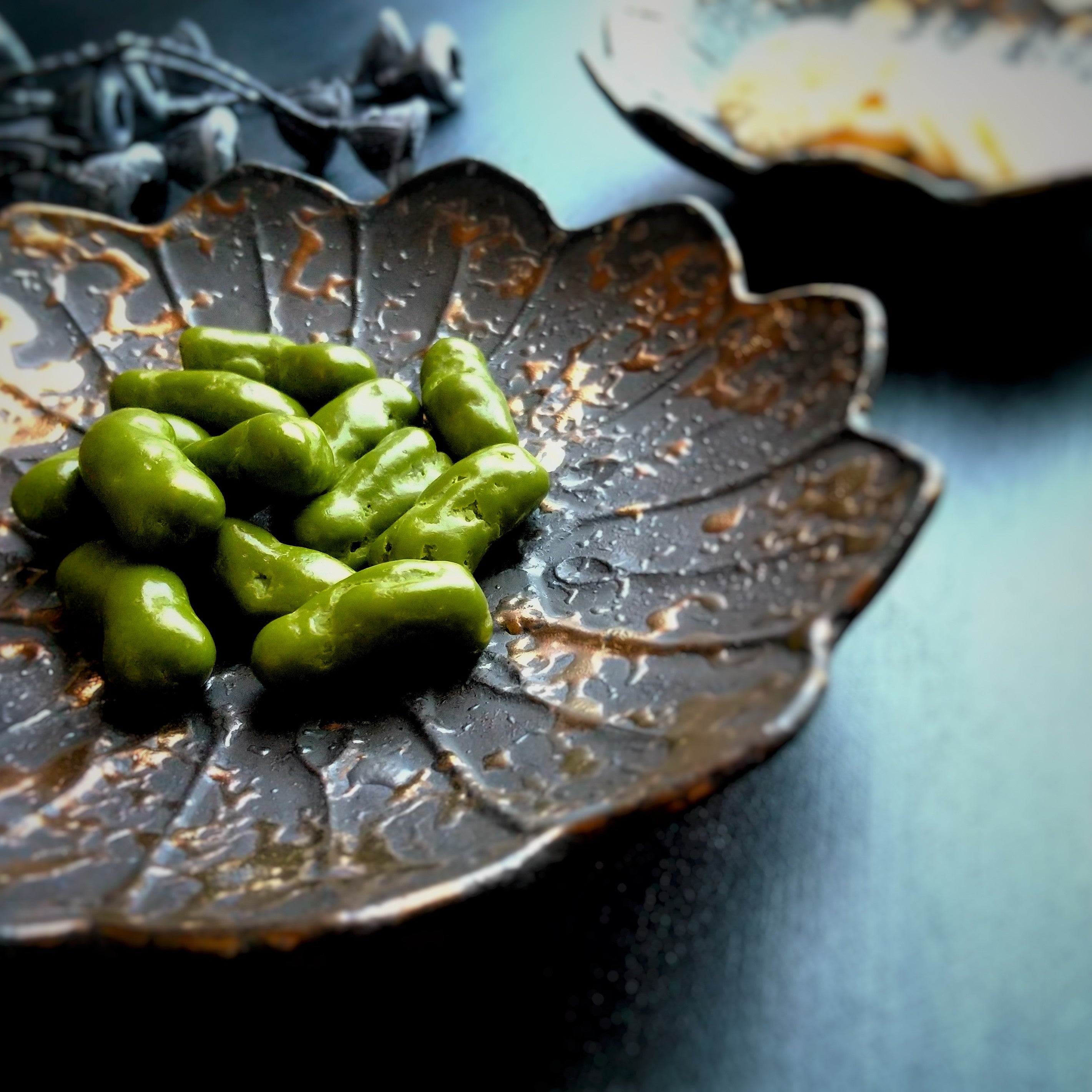 美濃焼NOBLE GOLD輪花皿 – おしゃれな食器専門店『SYOKKIDANA』