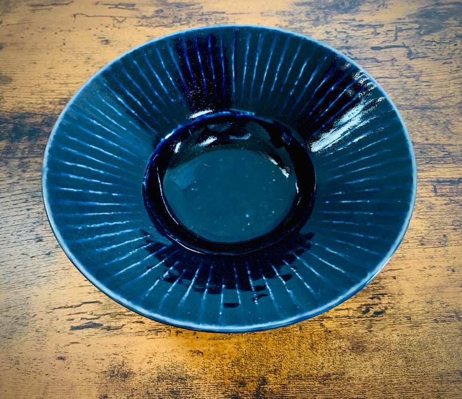 美濃焼■そぎ彫リム鉢■黒瑠璃（中）