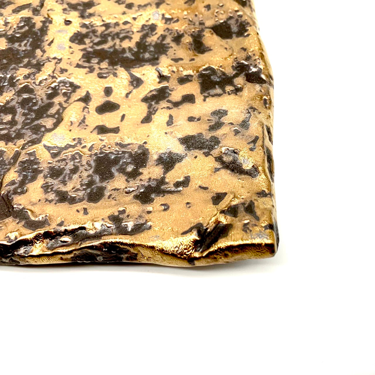 美濃焼 NOBLE GOLD / ソギ彫り角皿 24cm – おしゃれな食器専門店