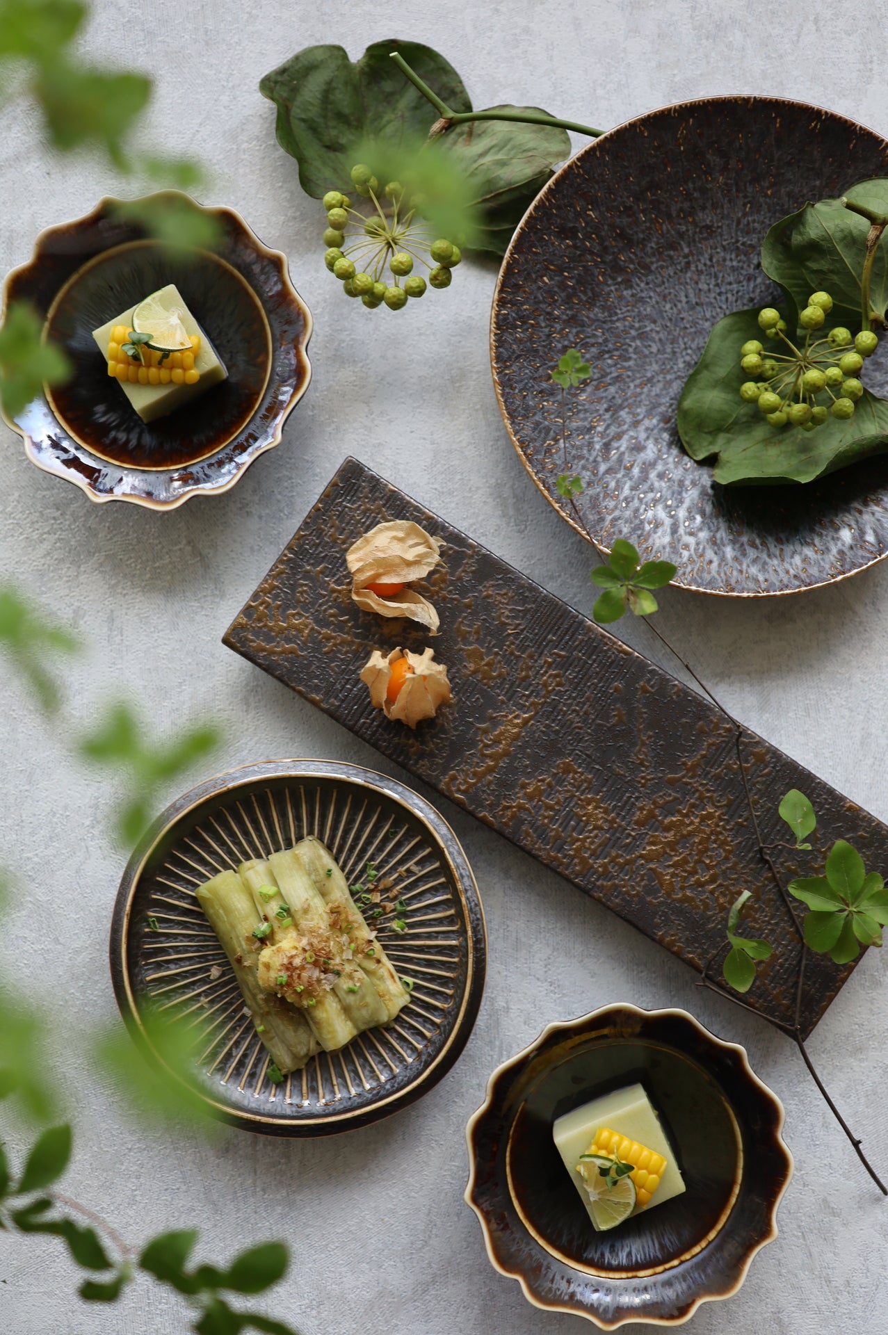 美濃焼KUJAKU 脚付皿